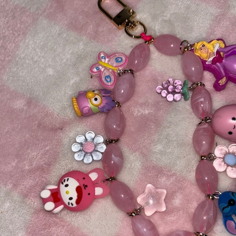Cutie Clip Beaded Charm Keychain with LPS, Hello Kitty, Stitch & More - Picture 4 of 7